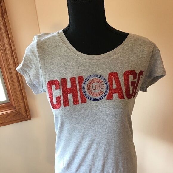 Chicago Cubs sparkly scoop neck tee. Size Medium - Picture 6 of 8